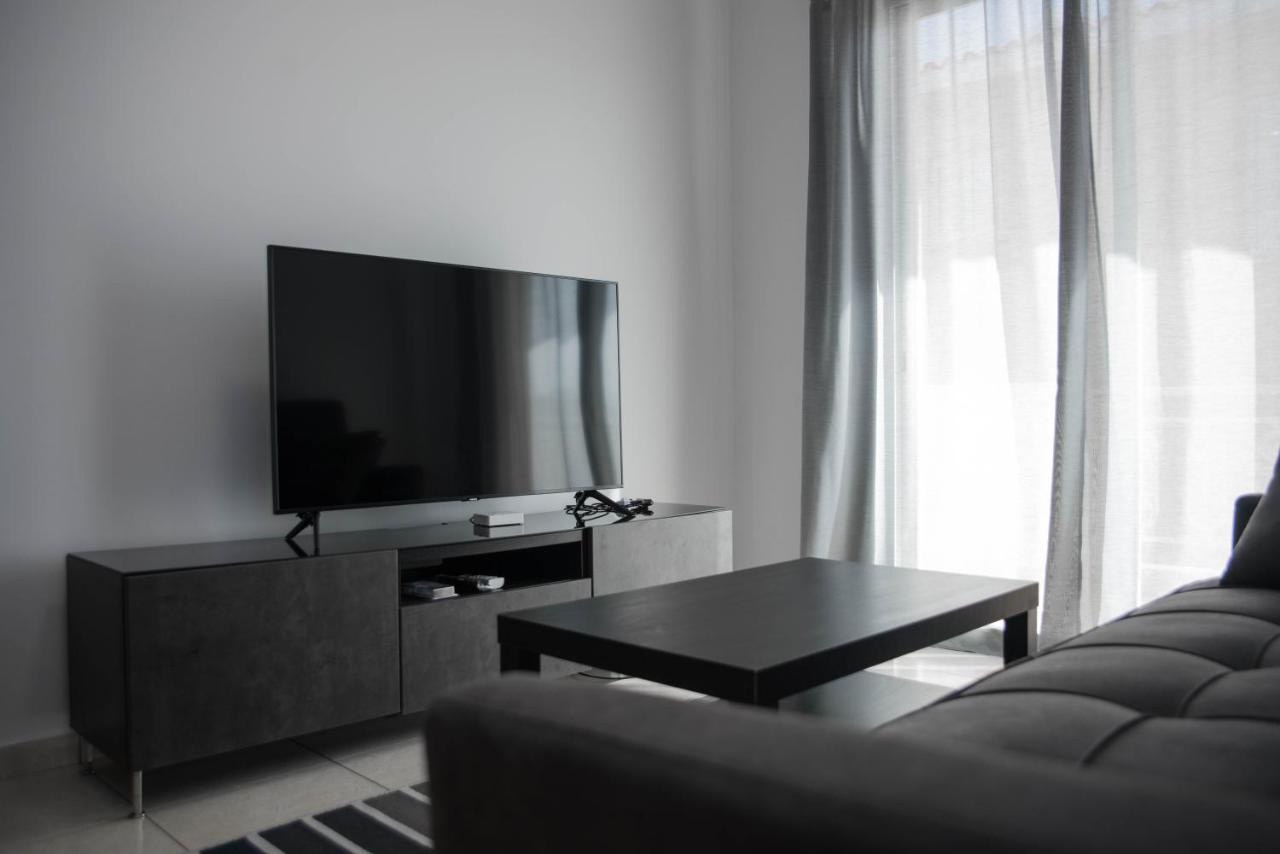 Renovated One Bedroom Apartment In Paphos With Pool Exterior photo