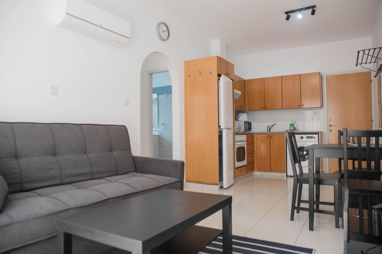 Renovated One Bedroom Apartment In Paphos With Pool Exterior photo