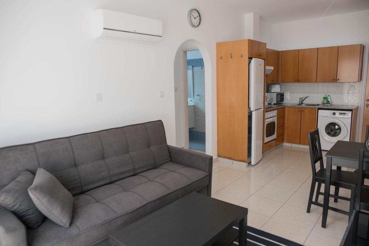 Renovated One Bedroom Apartment In Paphos With Pool Exterior photo